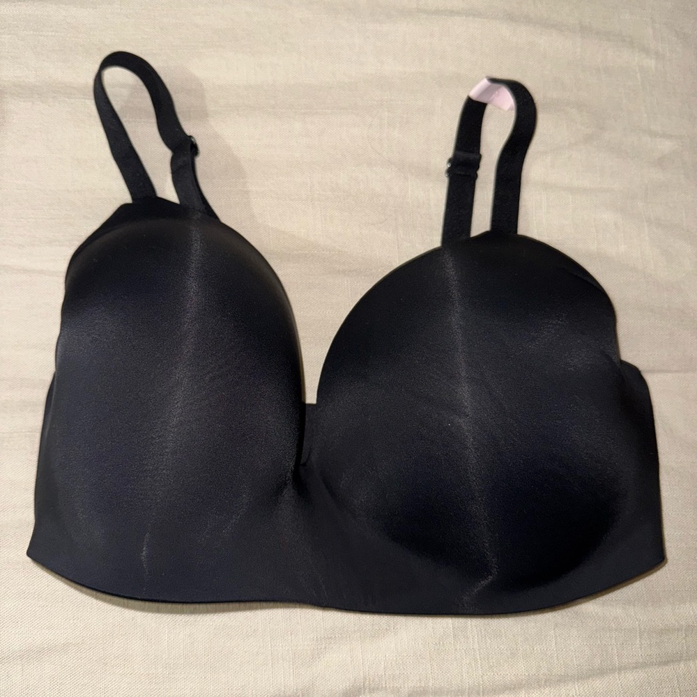 Like new: Lightly-Lined Wireless Bra by Victorias Secret 38DDD in Black